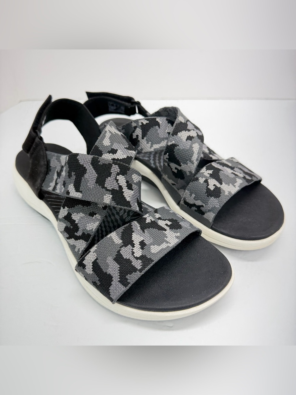Cloudsteppers By Clarks size 10 Women’s Mira Lily Black Gray Camo Sport Sandals